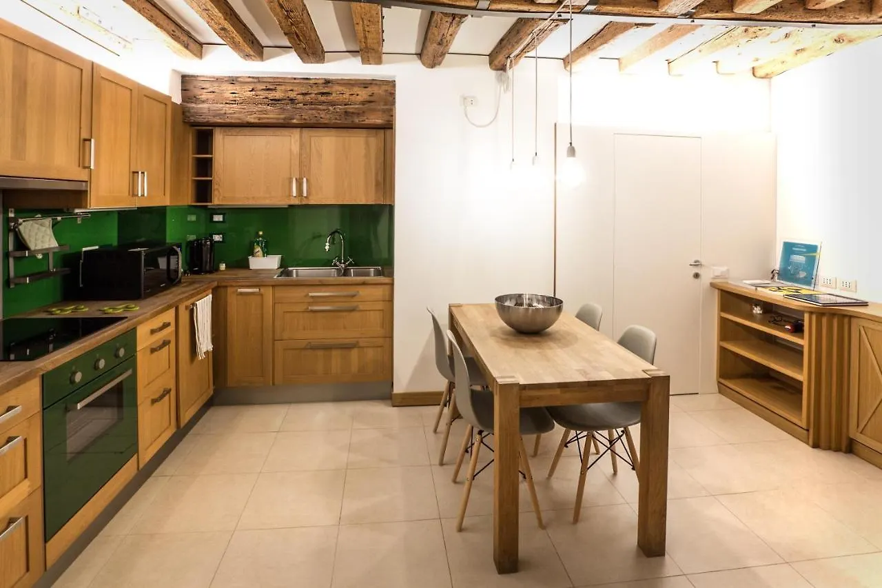 The Carpenter'S House - Smart Venice Collection